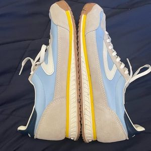 Women’s tretorns size 10 very gentle use